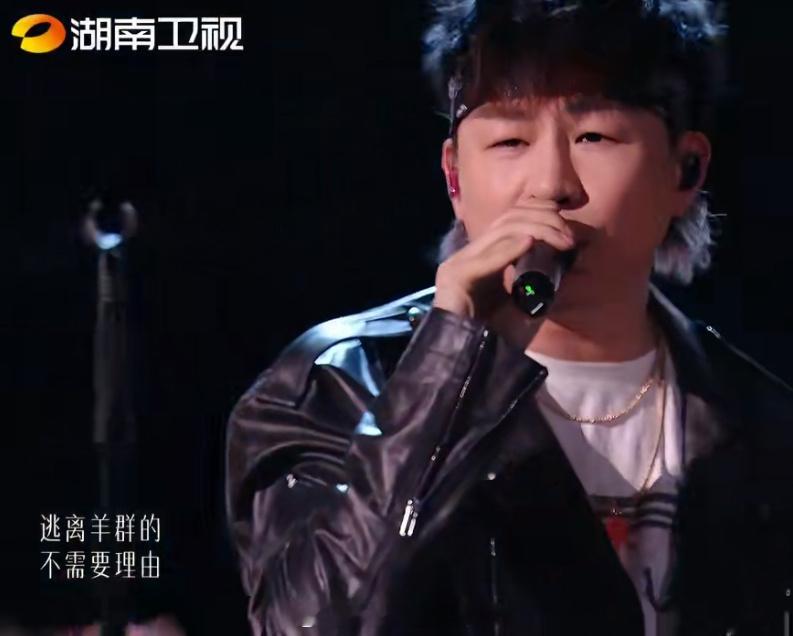 歌手直播 不愧是编曲大魔王！胡彦斌重新改编《白自在》，舞台融入 DJ 元素与说唱