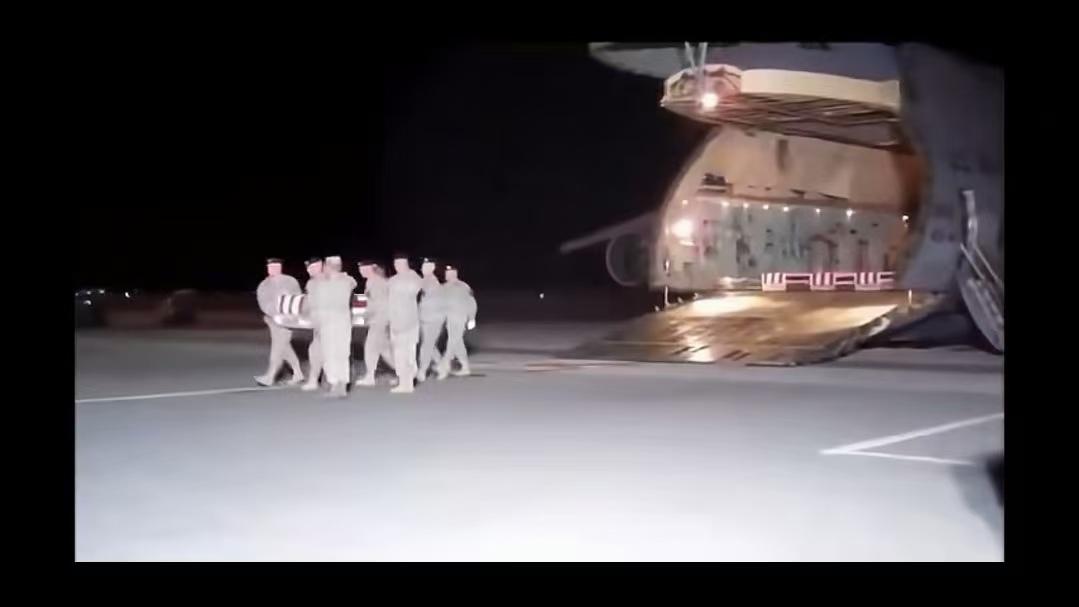 美军被炸死的人运回了美国。像这样被炸死的，肯定拿到抚恤金了。那也很难讲。还有保险