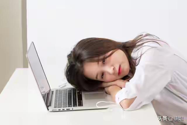 生活最好的活法，心上不挂事，脸上不挂相

昨儿个刷朋友圈，看到老同学晒了张凌晨加