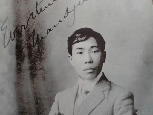 1918年5月2日，苏曼殊在上海病逝，年仅35岁，死后在他枕头和床铺下发现很多糖