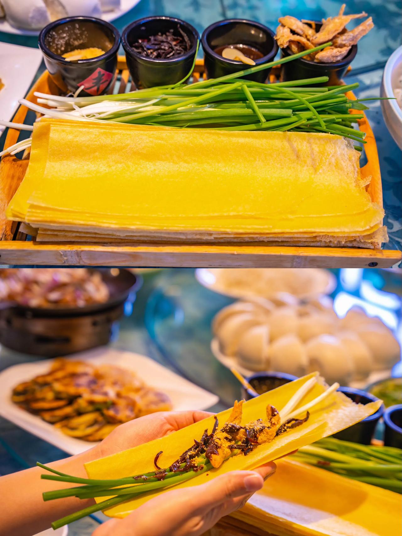 山东的煎饼卷大葱，一定要去试试看！
最难忘的就是特色农家菜“煎饼卷大葱”，卷上豆