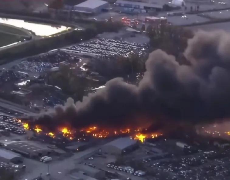 美国再出“灾难性坠机”事故！
一载满燃油的大型货运机刚起飞不久，机身就开始起火，