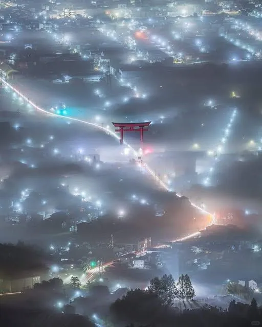 美图欣赏——夜幕下迷雾般的城市