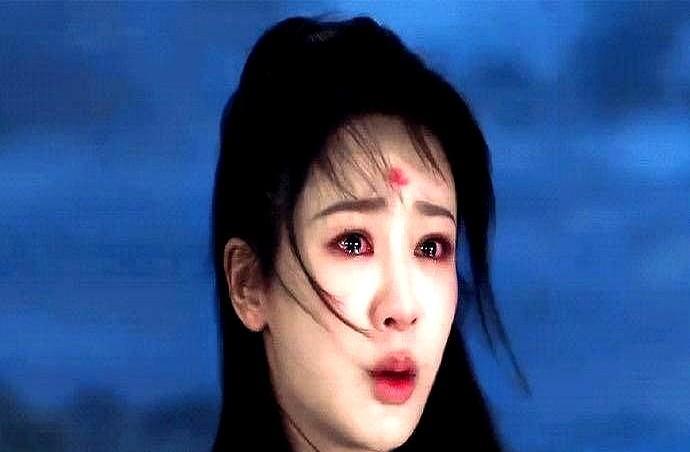 杨紫哭戏，不是演出来的，是练出来的。
一条过，导演喊停还嫌不够，非逼她再哭一版。