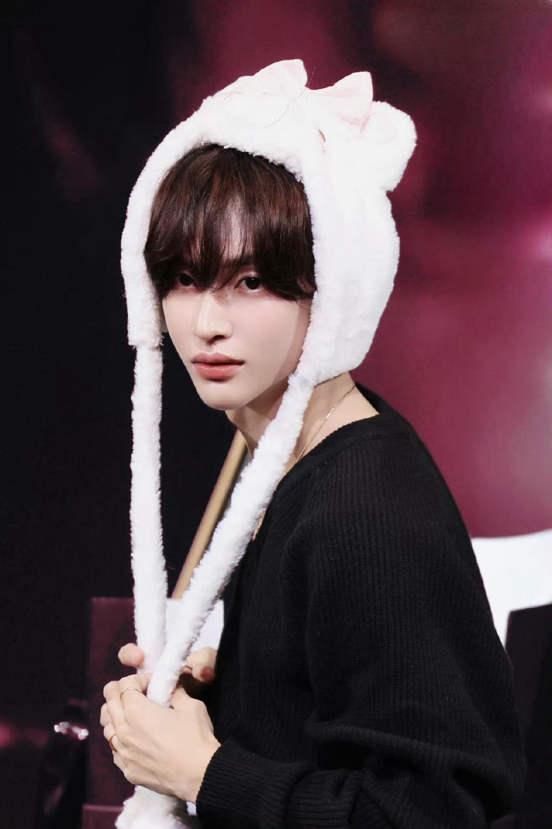 朴元彬 小猫脑袋上长猫耳🐈⬛ 