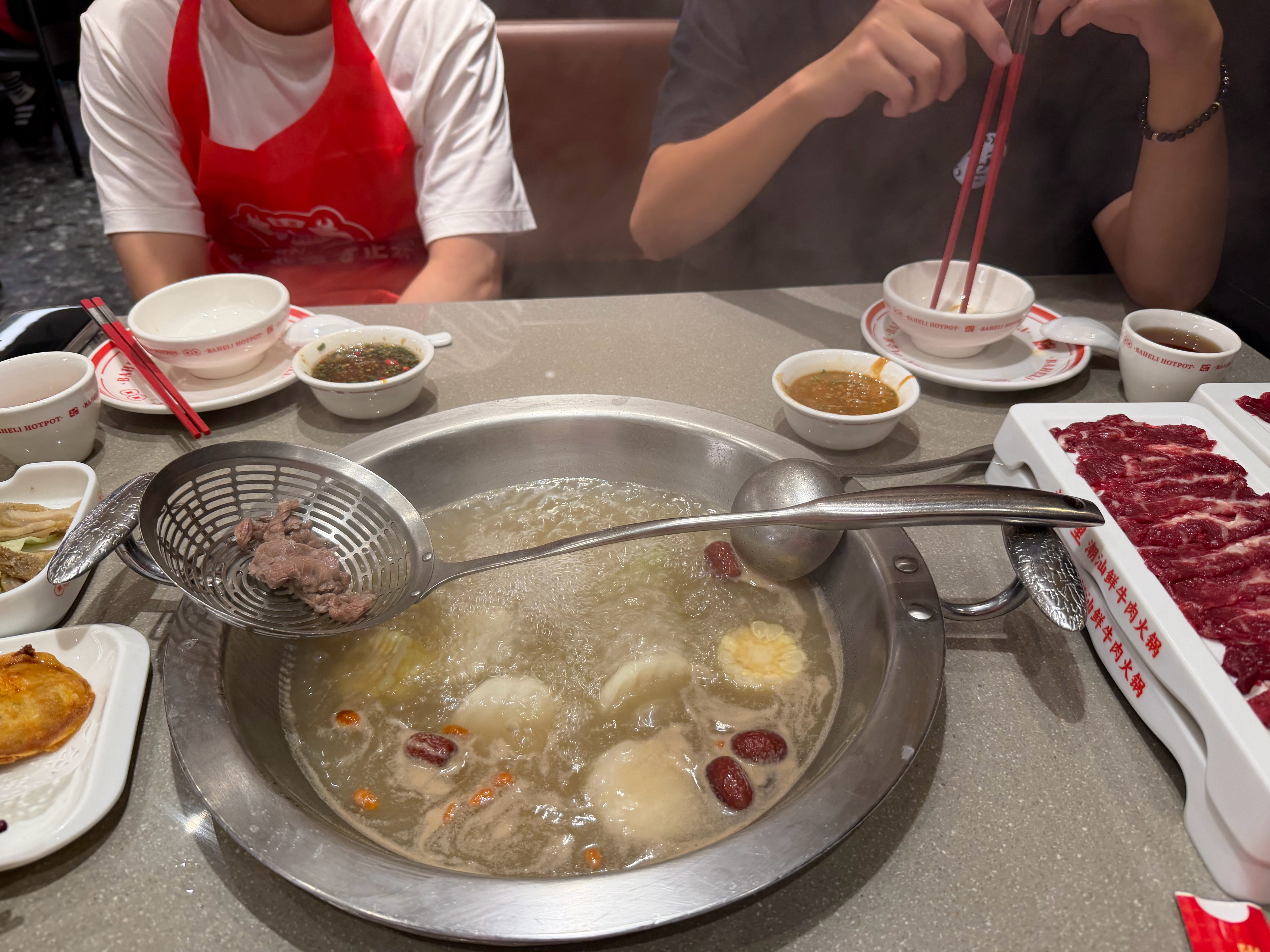 请新加入的小伙伴吃八合里。已经跟他们说了，搞不好视频，就让他们哪天请我吃八合里不
