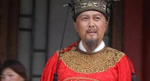1573年，高拱下台，张居正如愿以偿的成为首辅，在取得李太后和宦官冯保的支持和鼓
