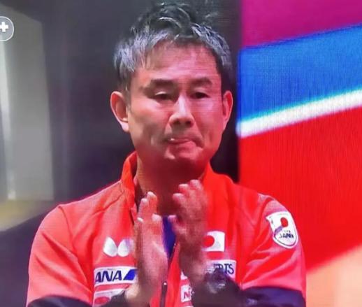 放弃中国国籍前往日本执教，给国乒制造对手，如今已经成了国乒的心腹大患。
 
很多