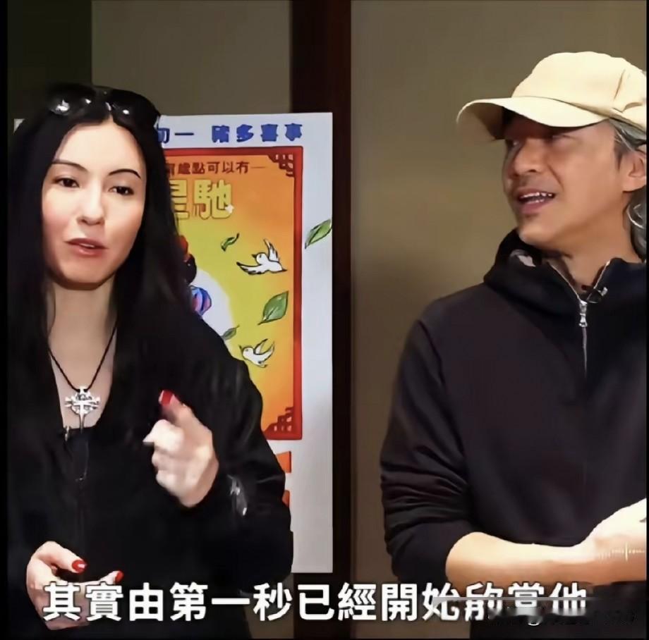 没有想到张柏芝还是一位不畏强权的“奇女子”，当年香港半个娱乐圈都说和周星驰不熟的