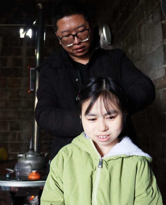 2019年，陕西一男子爱上重庆女网友，为了追求她，男子不顾一切奔赴重庆表白，可当