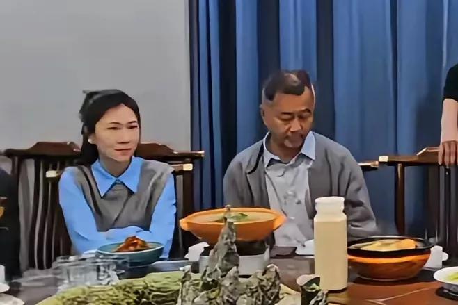 沈巍不是大师。大师要有创造。沈巍无法创造出新的东西。他只是在故纸堆里挑刺。
但沈