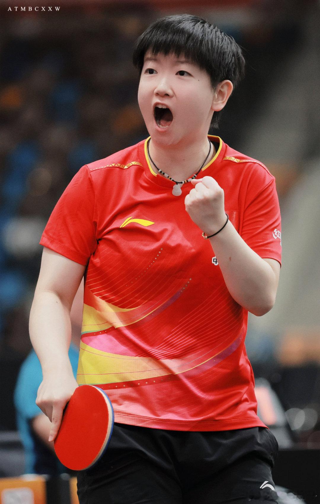 孙颖莎主动挑战名场面！鹰眼验证41.48°违规，硬气护场+零封晋级太飒 WTT香