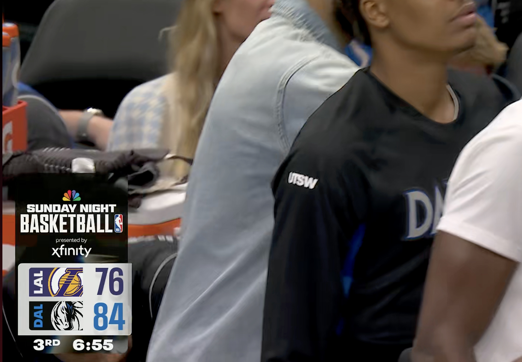 暂停！湖人76-84落后 湖人的退防还是不行湖人vs独行侠