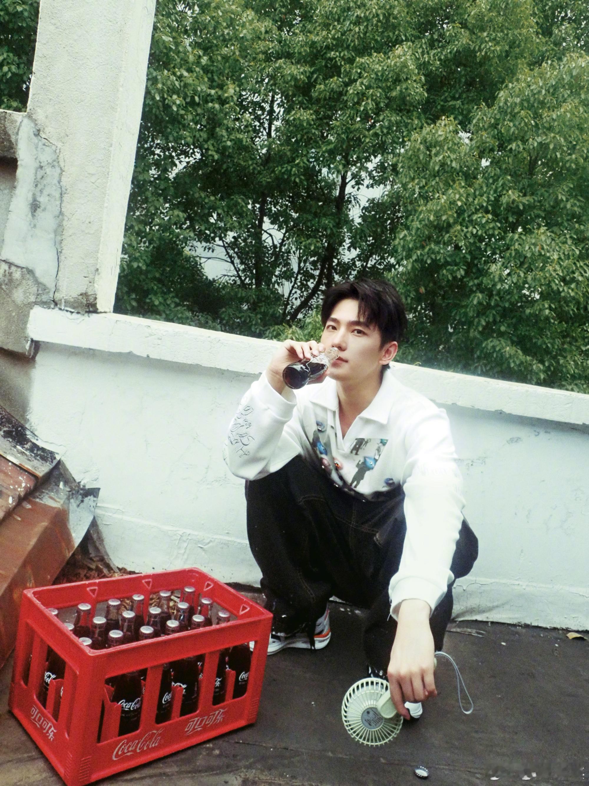 #杨洋指间乐园##杨洋在游乐场悄悄快乐#杨洋指间乐园，杨洋好欢乐，太可了 ​​​