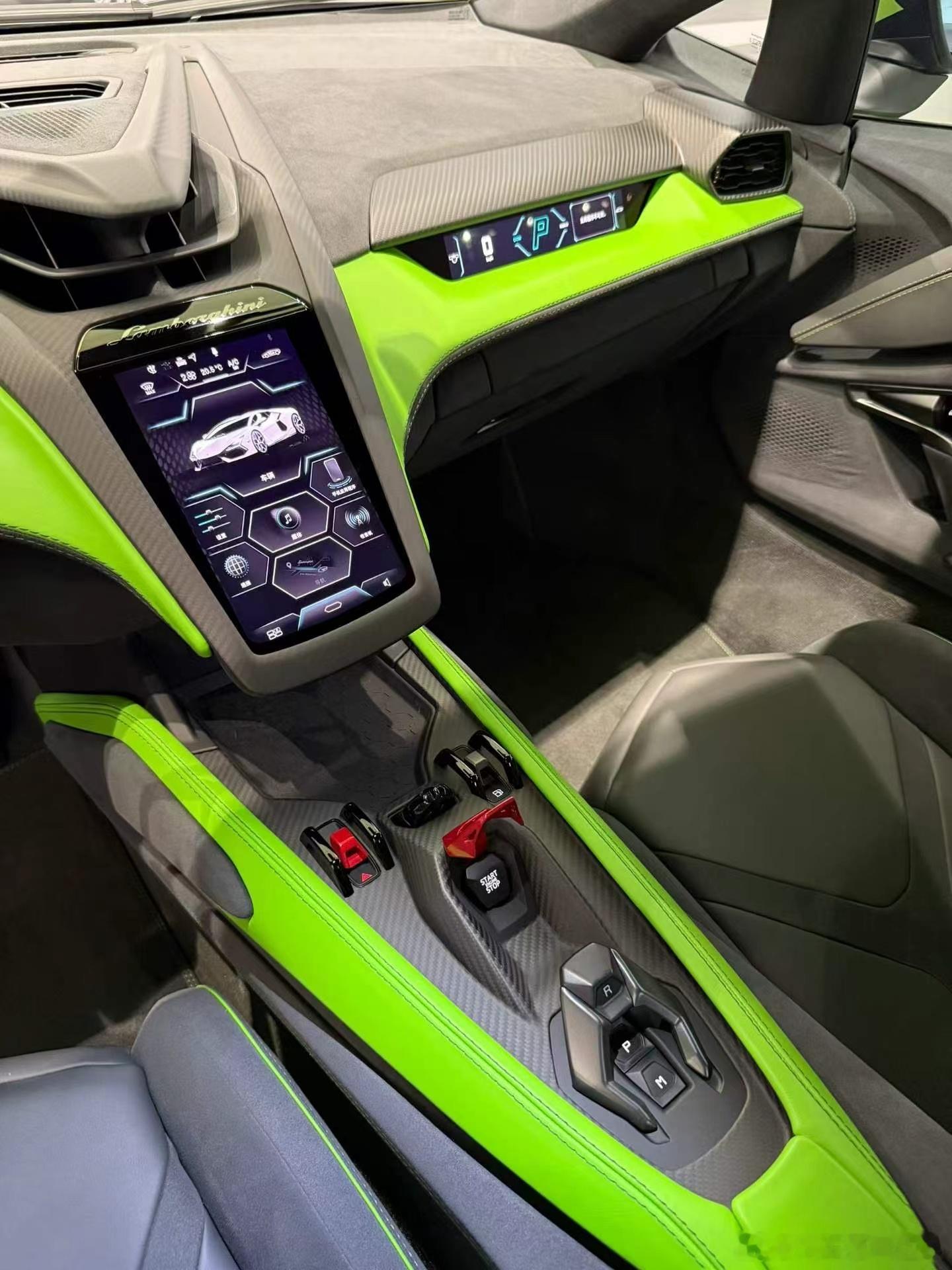 2025年兰博基尼 Revuelto V12 3500公里，满碳内饰 陶瓷刹车 