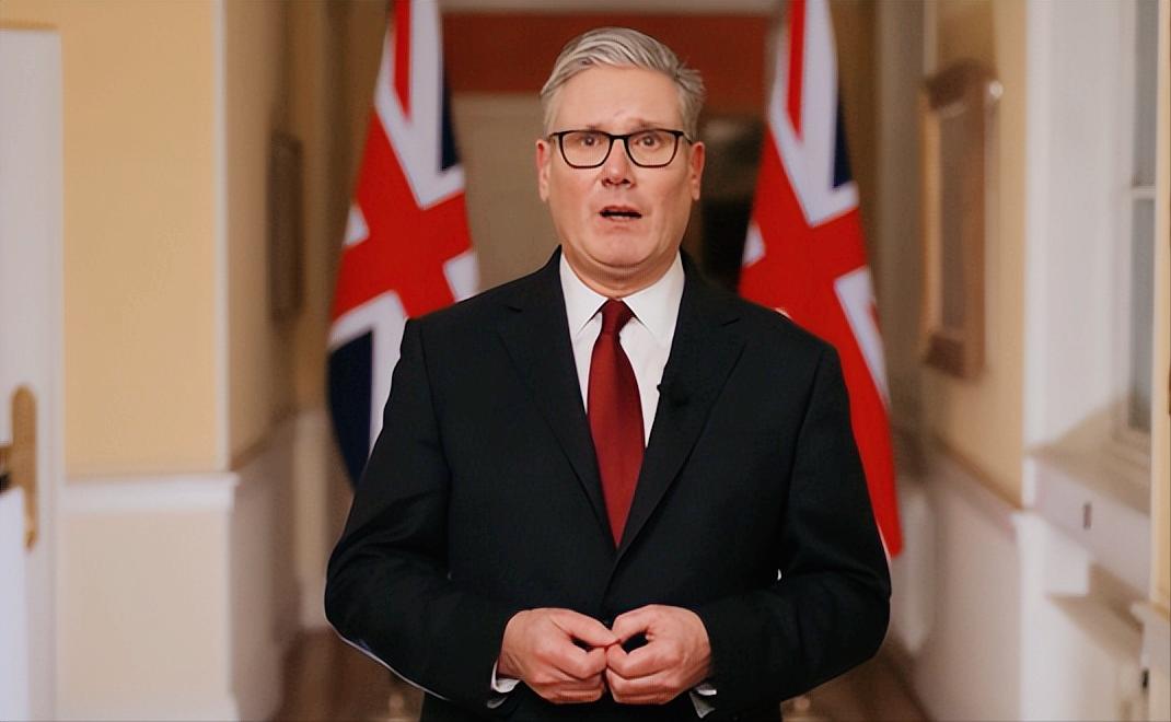 英国首相斯塔默正式宣布，接受美国请求，允许美军使用英国在海外的军事基地，对伊朗的