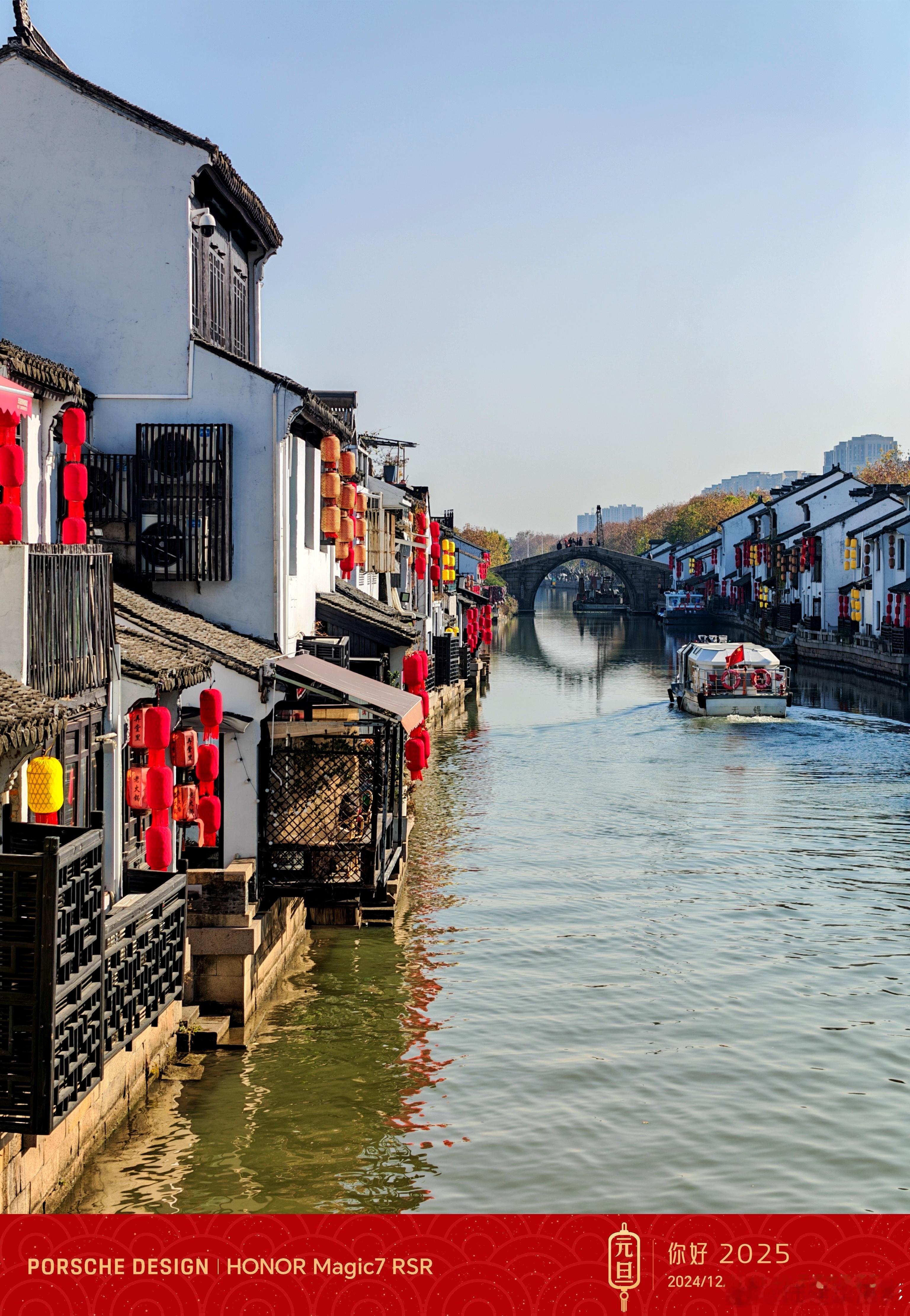 漫步无锡清名桥古运河，感受大自然冬日的宁静与美好。在这里，时间仿佛停滞，只剩下潺