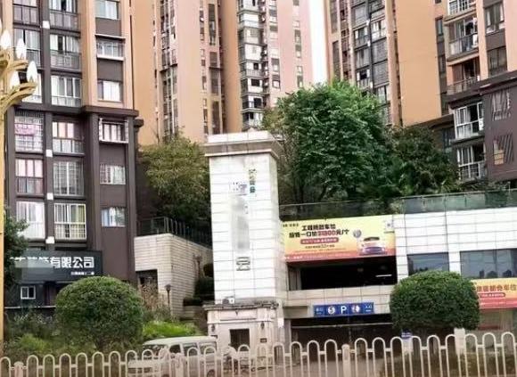 “有钱都送不出去！”四川广安，一男子牵头，在小区成立业委会，物业经理一听毛了，业