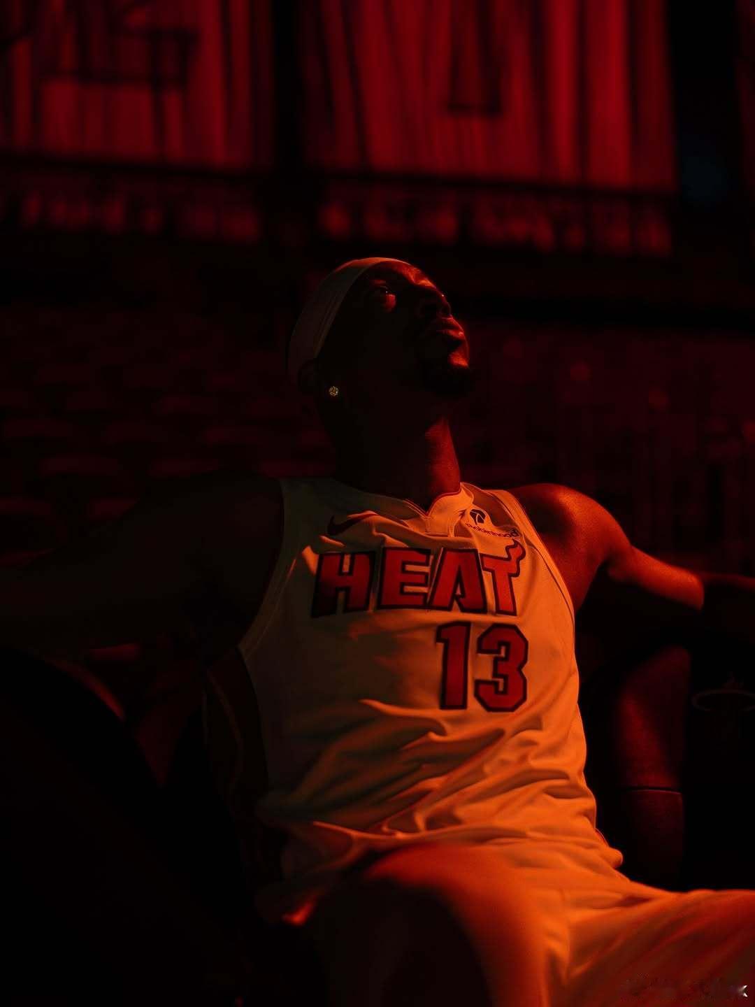 阿德巴约定妆照热火队长撑起内线一片天nba中秋国庆体育创作季