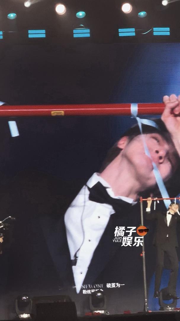 内娱开始引体向上解蝴蝶结了 以前看引体向上觉得是体育考试，现在看引体向上解蝴蝶结