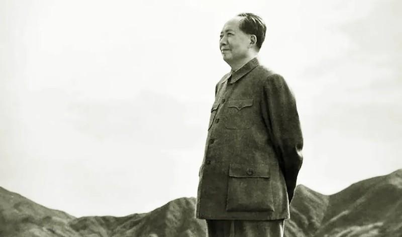 毛主席对我党的原则是：枪杆子夺到的东西决不能在谈判桌上丢弃！换言之，人民江山是人