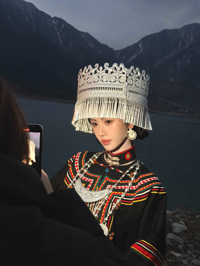 鞠婧祎彝族造型服饰美成啥了