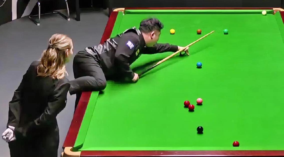 斯诺克世锦赛资格赛第三轮：张安达10-6战胜雷维斯晋级审判轮
​
​      