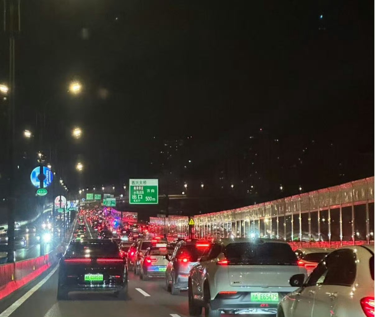 春运返程副驾才是顶级队友现实里的副驾，常常走两个极端：要么全程掉线形同虚设，要么