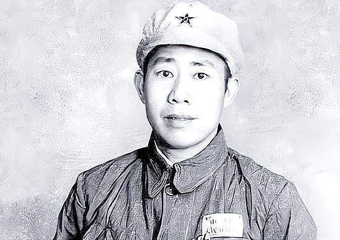 1950年朝鲜战场，一位副政委率领三百名战士突袭志愿军军火库，副司令员洪学智闻讯