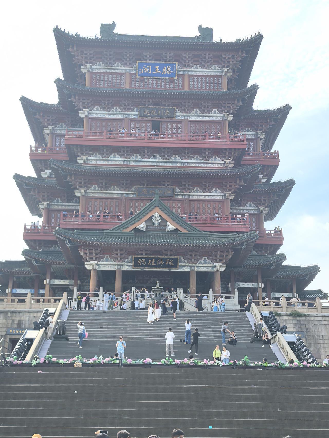 打卡滕王阁和万寿宫，体验感并不好
        今日专程打卡南昌两大地标——滕