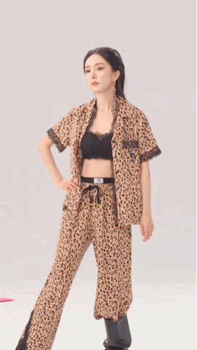 杨幂把豹纹穿出了不一样的味道！什么样的女人最有吸引力杨幂体面感 杨幂礼裙 杨幂 