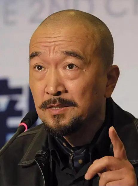 已是 79 岁的老戏骨李保田，始终坚守三条原则：不接商业广告、拒绝与张国立、王刚