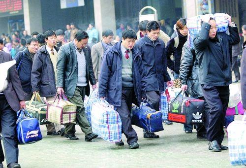 一张身份证，便将半生奔波在工地的农民工，拦在了城市门外。

2026年，建筑清退