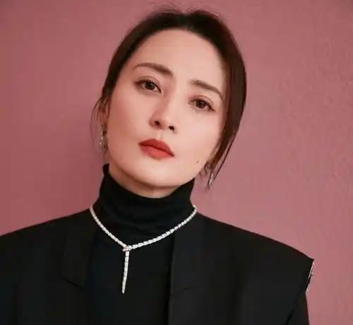 蒋勤勤一个镜头没拍，陈建斌一句话就替她推了？
这事当年可太有说头了！
咱就是