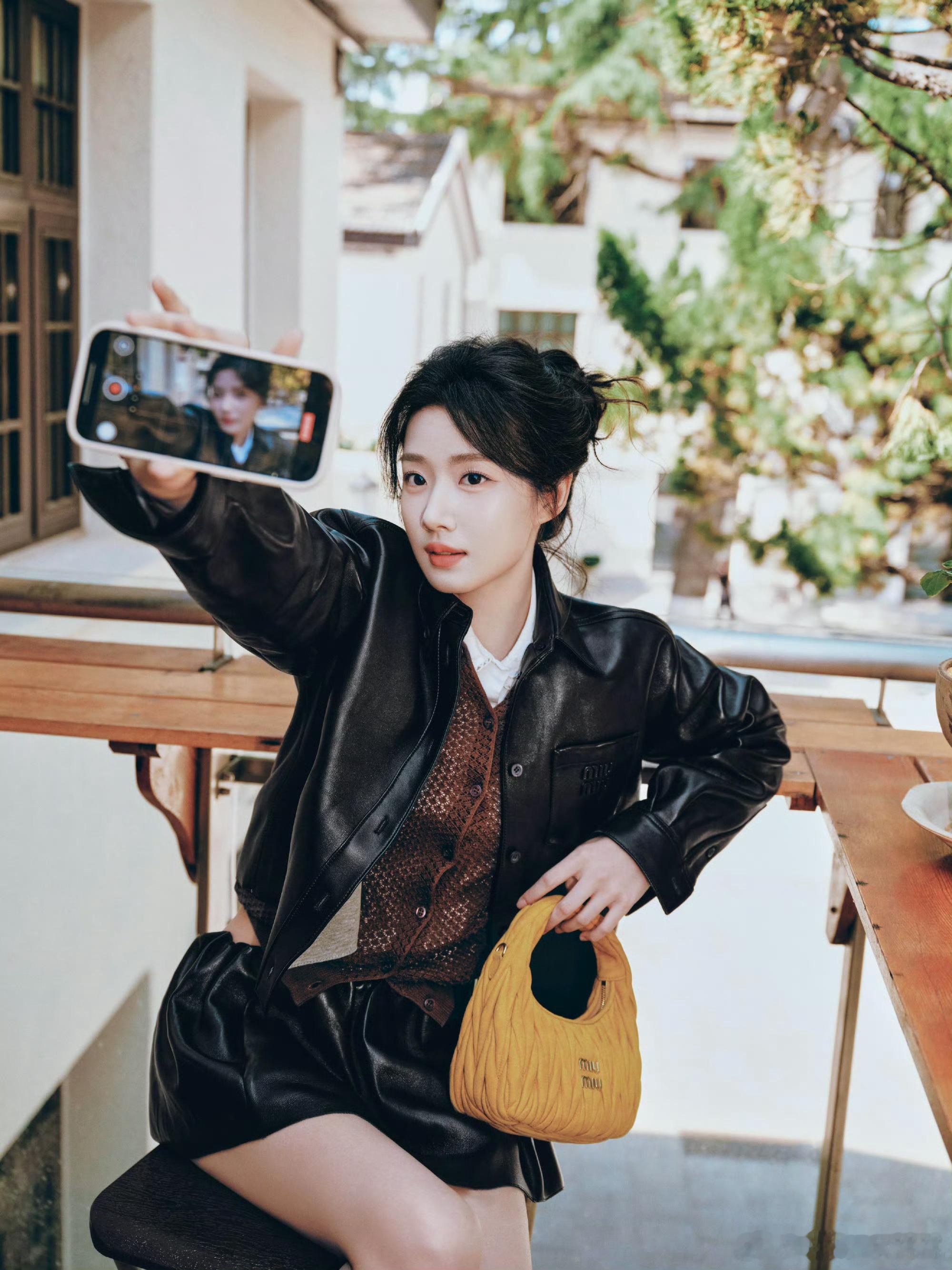 卢昱晓，李兰迪，刘柏辛继续演绎miumiu25系列手袋👜 ​​​