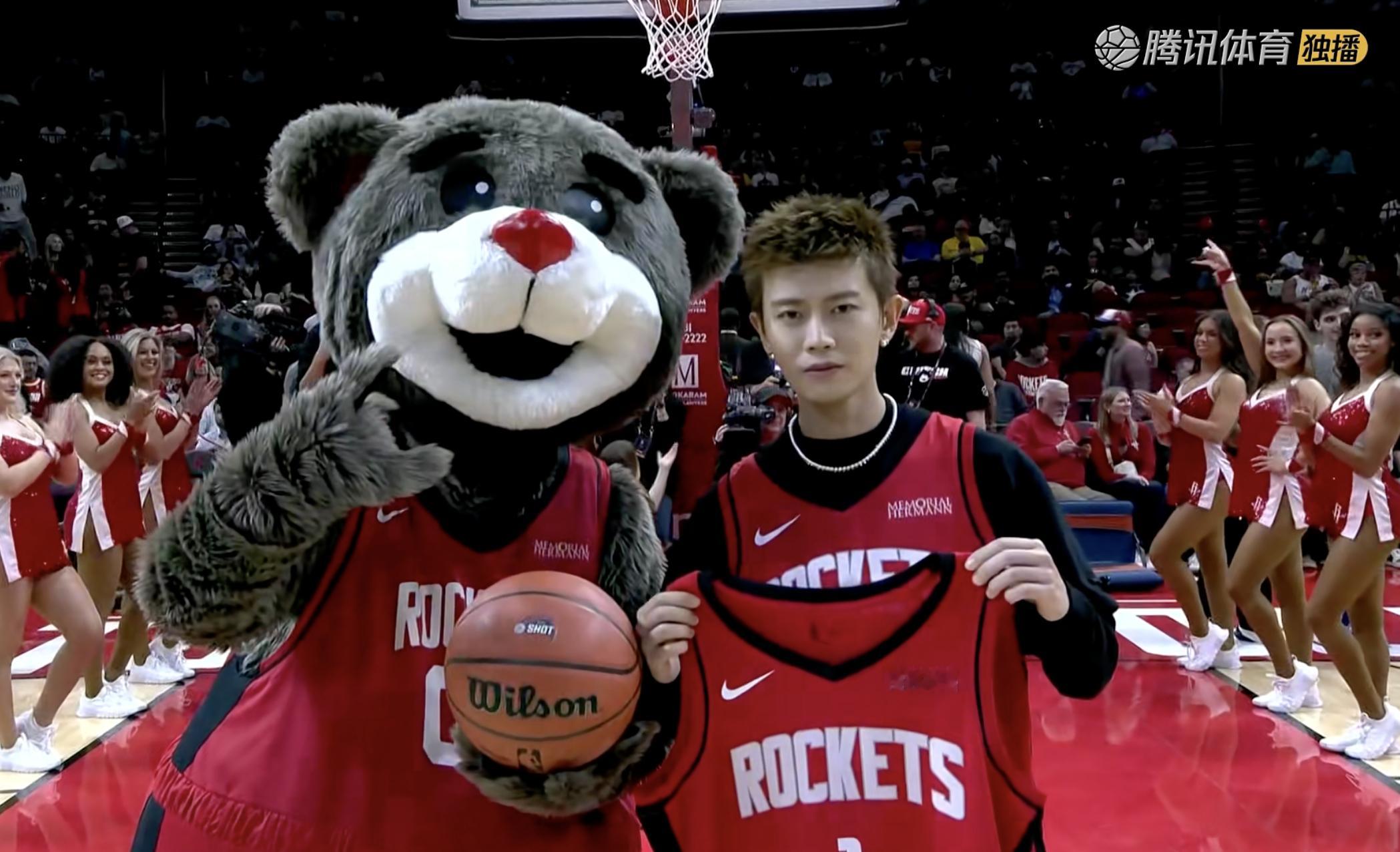 任嘉伦任嘉伦火箭主场表演嘉宾任嘉伦nba马力全开任嘉伦 任嘉伦：作为火箭球迷，这