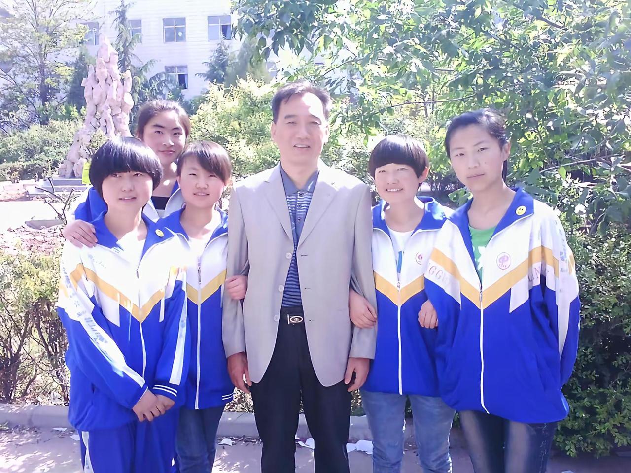 QQ相册里的老照片……模糊的老照片，青涩的我……再也回不去了！