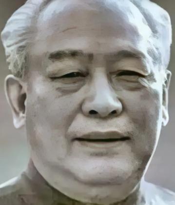 1983年，时任总政主任余秋里中将回乡探亲，弟弟却不愿相见，村长亲自去请也不行，