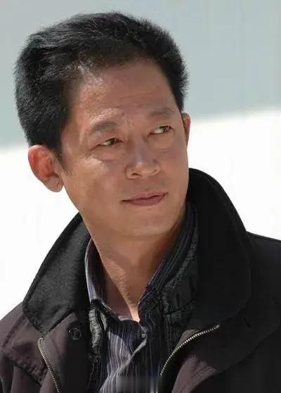 王志文有一句台词:“老鼠偷了人类的大米，人们说它狡猾；人类偷了蜜蜂的蜂蜜，却说它