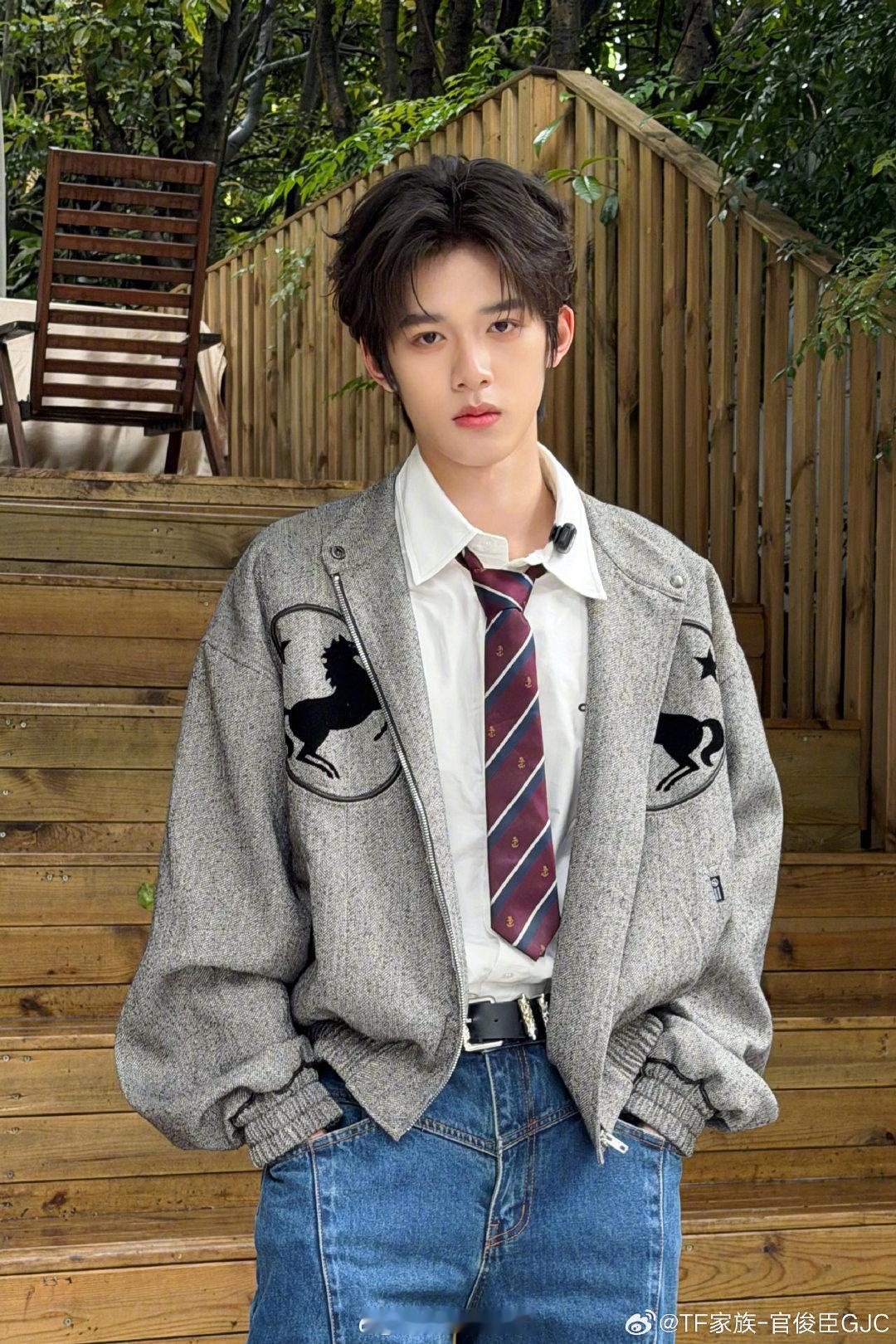 TF家族四代首位高考生来了  6月7日迎来高考首日，TF家族练习生官俊臣走进考场