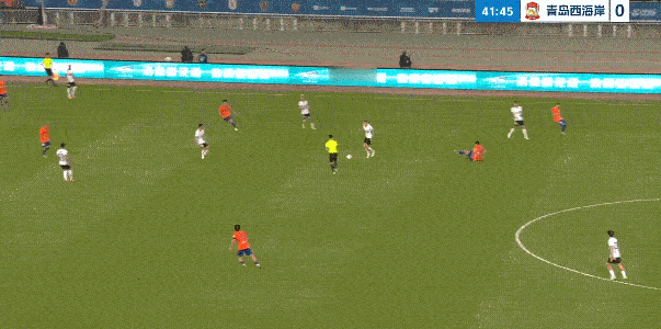 青岛西海岸客场1：0领先山东泰山，竟然进球的是梅米舍维奇，并不是说梅米舍维奇进球