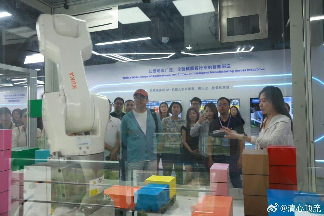 走进未来之城雄安的科技发展令人震撼，智慧农业、城市计算中心展示了雄安的强大创新力
