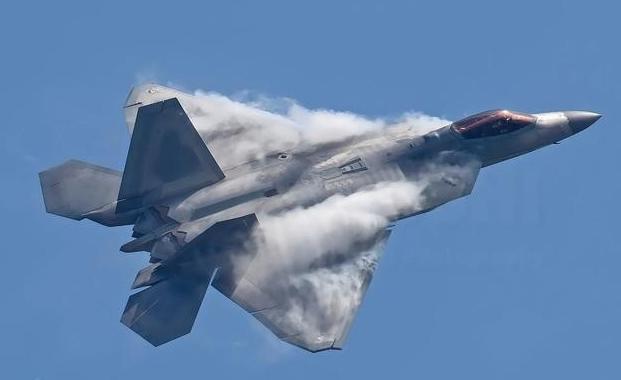 美军一直搞不明白，为啥自己的主力战机F-35刚从日本基地起飞，飞行不到200公里