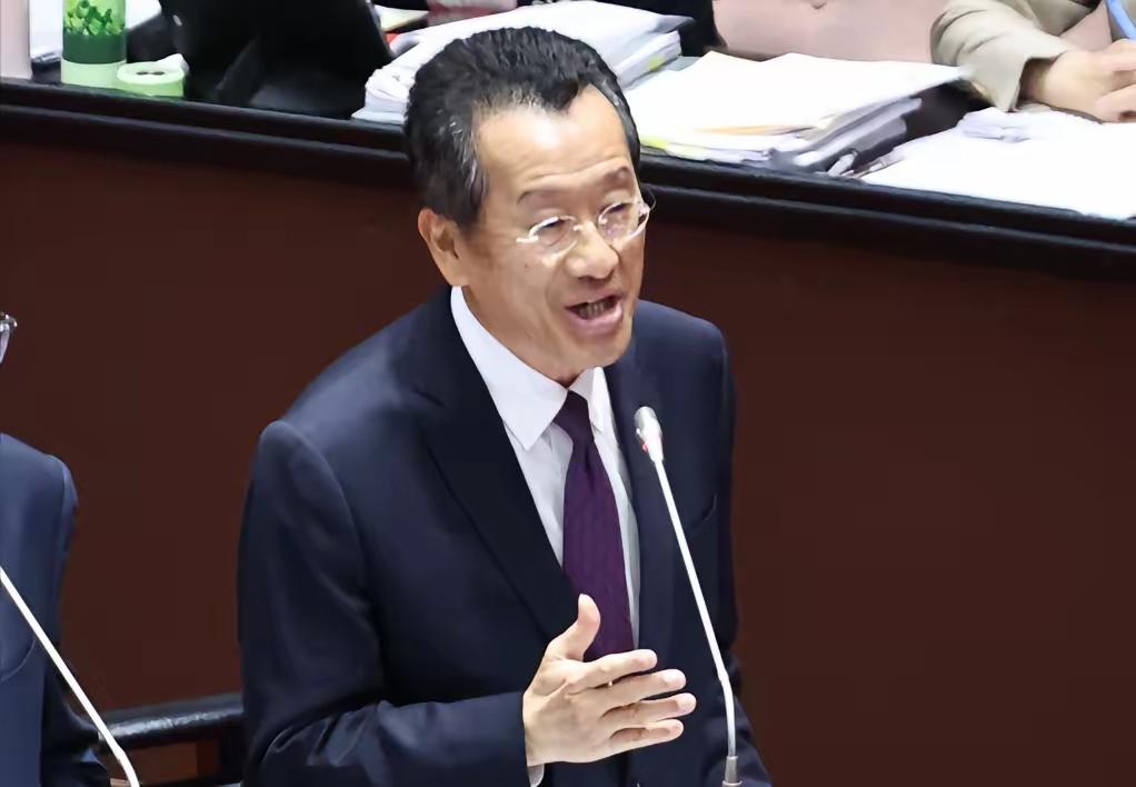 台“防务部门”负责人顾立雄的言论，暴露了“台独”势力在特朗普警告后的焦虑。他将台