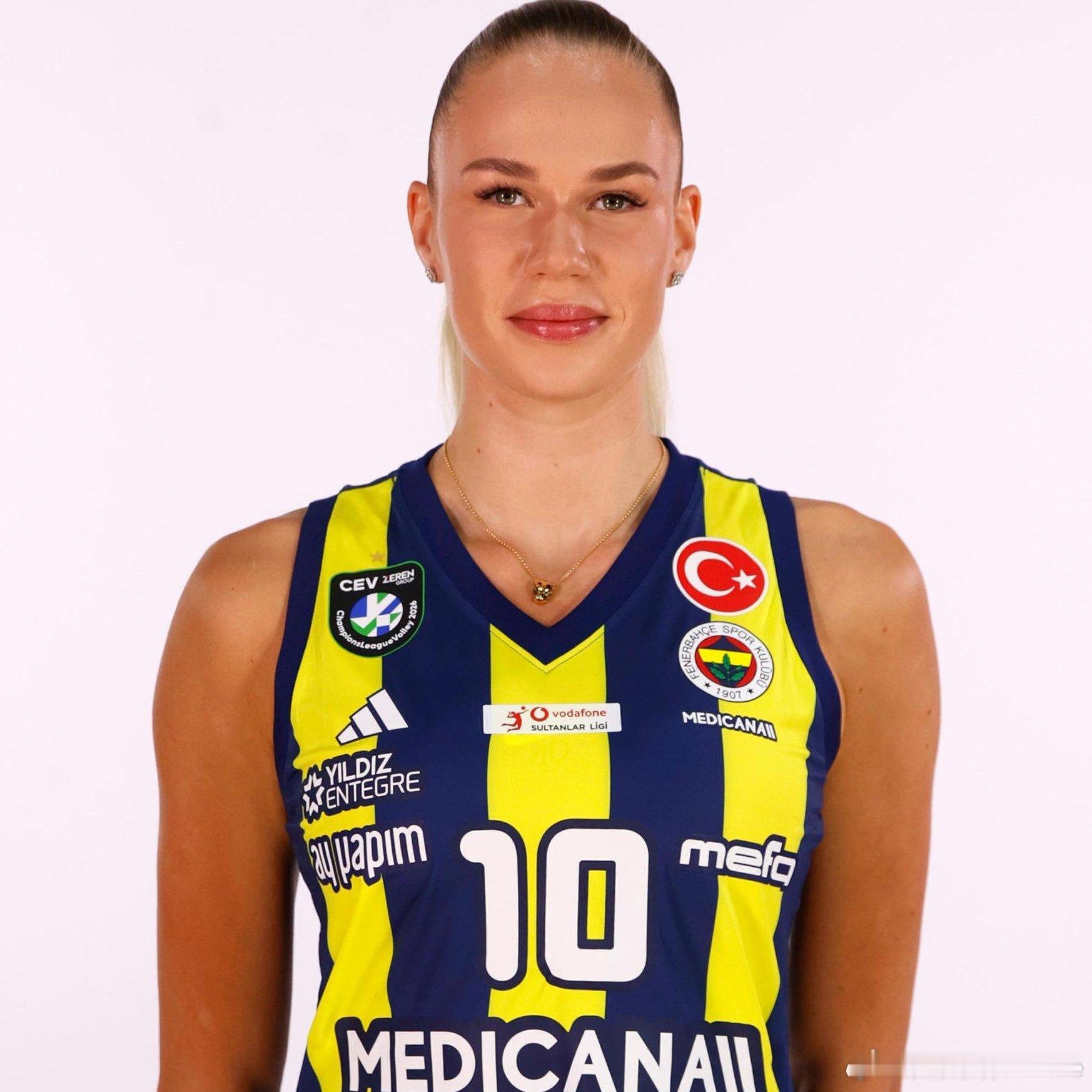 🇵🇱 波兰拒绝向费内巴切队的俄罗斯球员阿丽娜·费多罗夫采娃发放签证。费内巴切