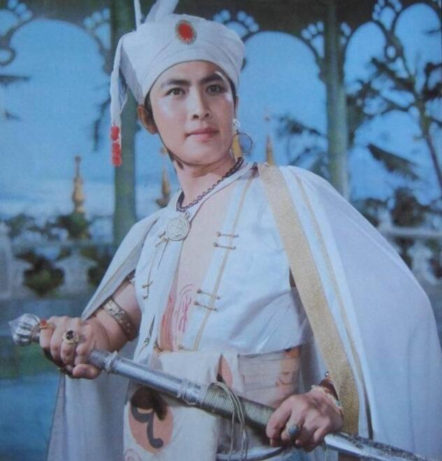 八十年代的奶油小生，还是比现在的小鲜肉硬朗。

看看年轻时的唐国强和马晓伟，那时