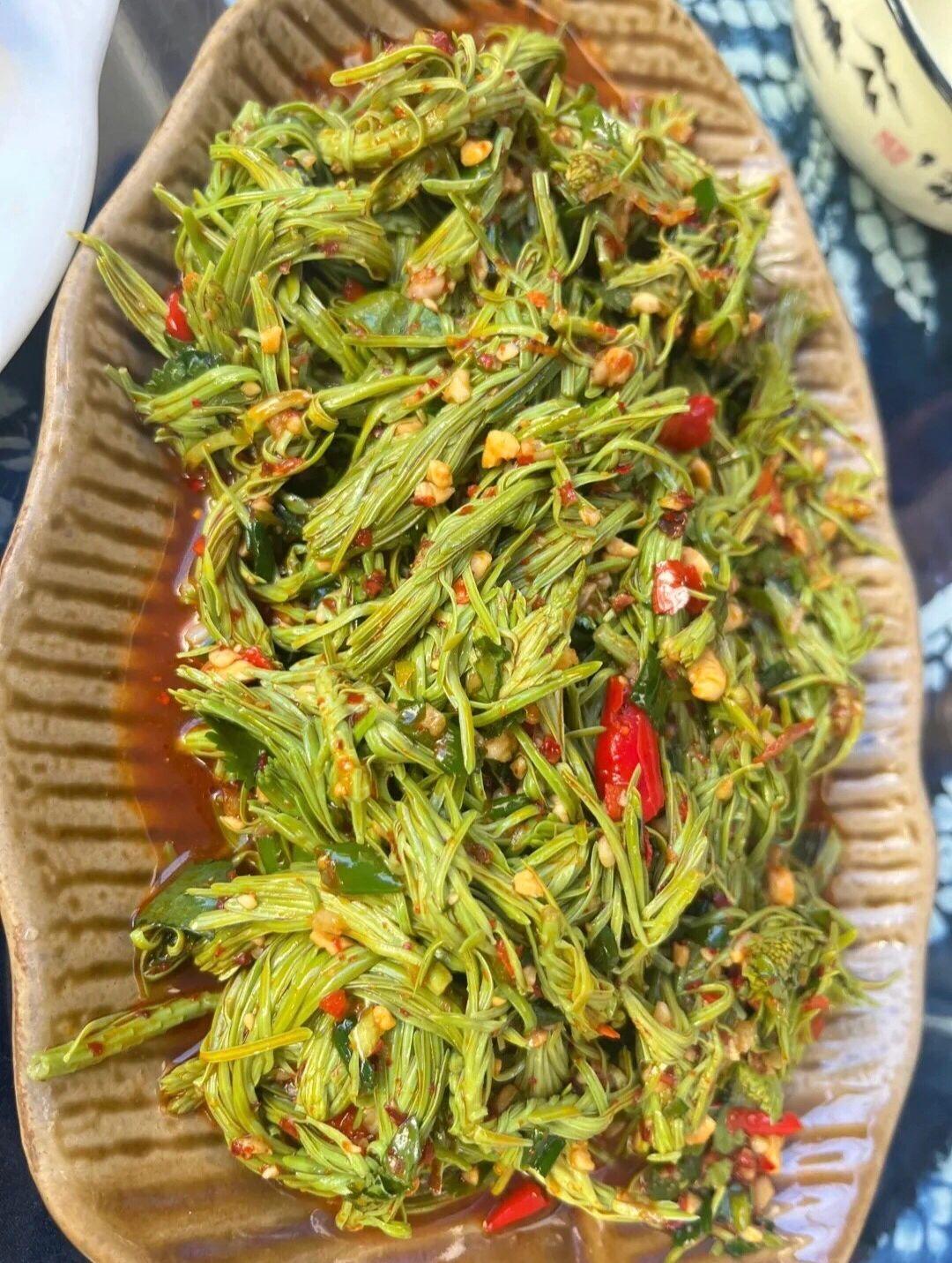 姐妹们这个是啥菜？
我上次去云南在一个店里点的，感觉味道很独特，想再买点吃，找不