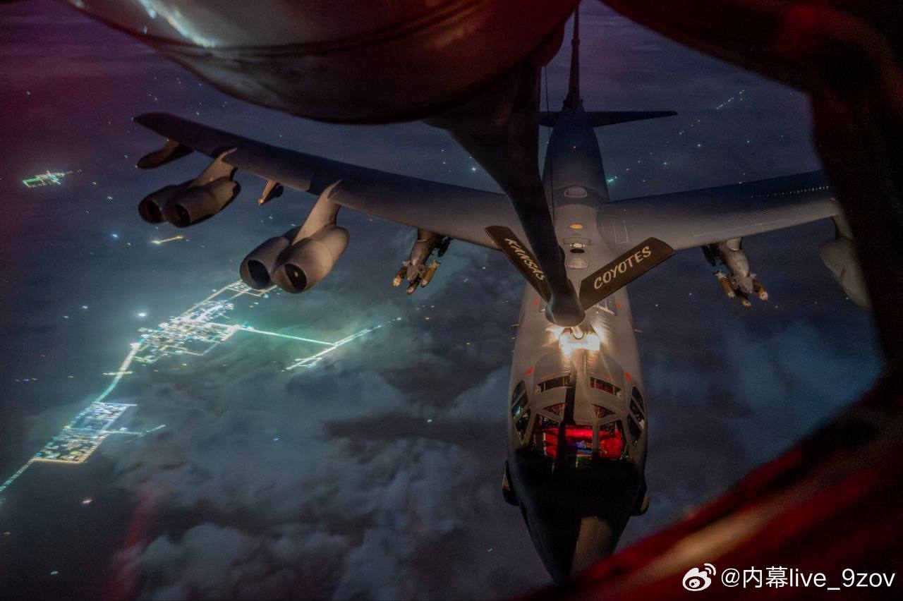 美国中央司令部近日发布了一张B-52轰炸机空中加油的图片。据定位专家透露，加油地