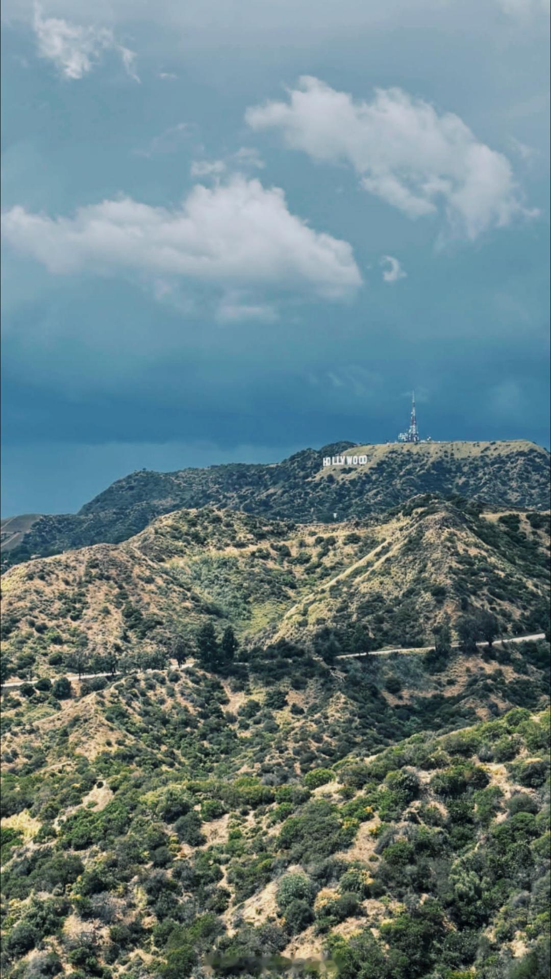 爬爬山～豪泽今天登上格里菲斯天文台与好莱坞群山相望 