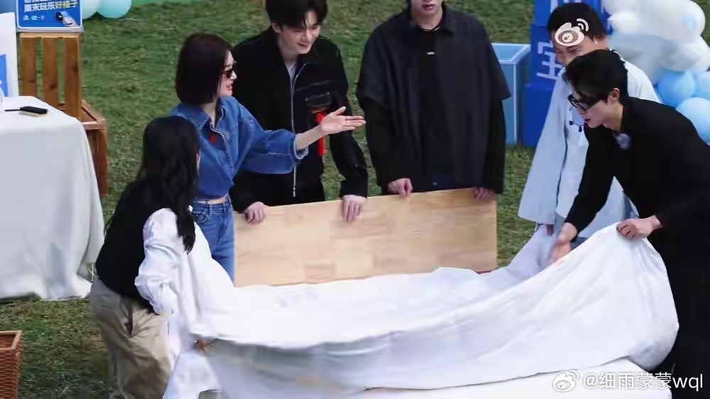 亲爱的客栈吸睛cp上线王鹤棣、沈月将常驻《亲爱的客栈》，消息一出直接引爆全网，棣